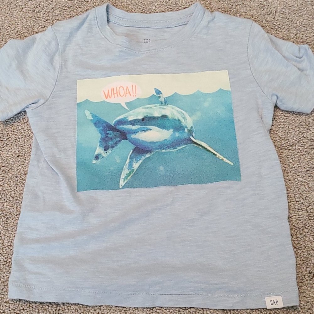Gap t shirt